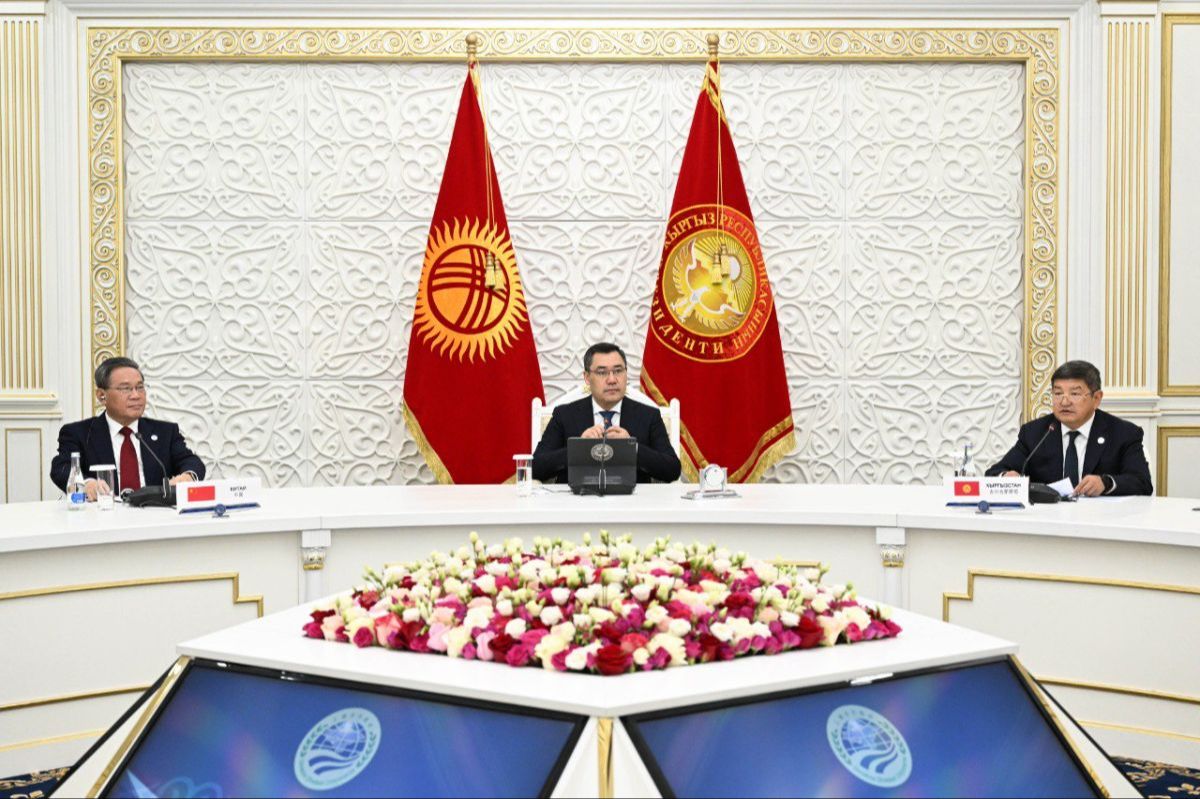 Президент Кыргызской Республики Садыр Жапаров сегодня, 26 октября, встретился с главами делегаций, участвующими на заседании Совета Глав Правительств ШОС, проходящем в г. Бишкек.