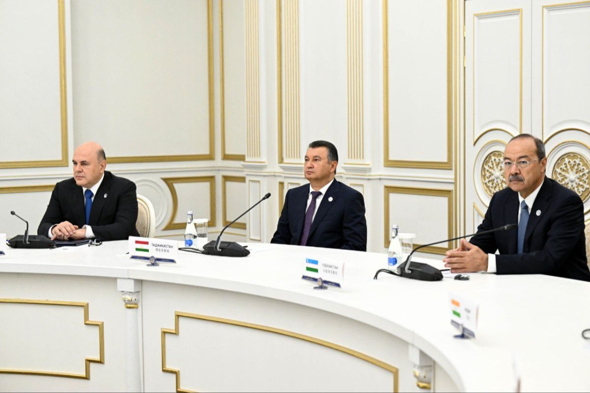Президент Кыргызской Республики Садыр Жапаров сегодня, 26 октября, встретился с главами делегаций, участвующими на заседании Совета Глав Правительств ШОС, проходящем в г. Бишкек.