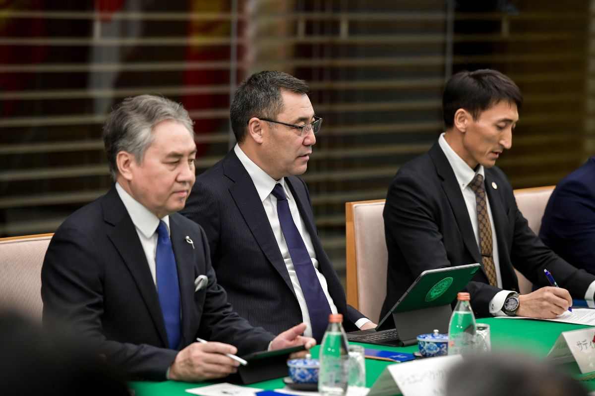Президент Садыр Жапаров провел переговоры с Премьер-министром Японии Фумио Кисида