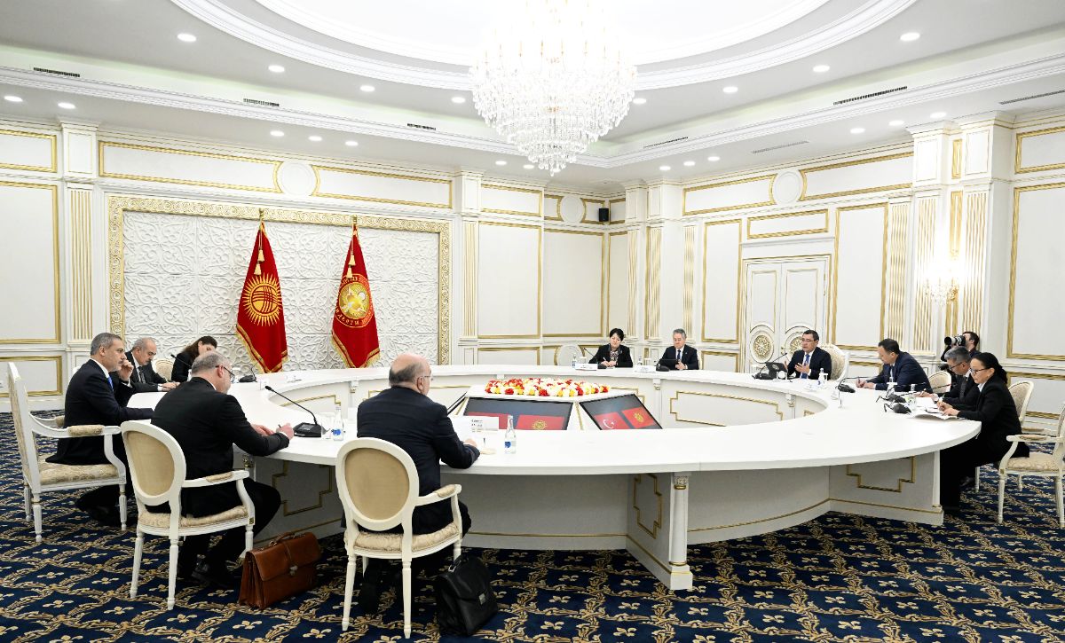 Президент Садыр Жапаров Түркиянын тышкы иштер министри Хакан Фиданды кабыл алды