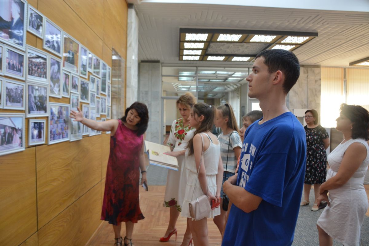 The delegation of the winners of the competition - exhibition of children's drawings: «According to the pages of Chingiz Aitmatovs books» led by the Director of the National Library for Children of Ukraine A.Gordiyenko and Deputy Director of the Library L.Polikarpova visited the Kyrgyz Republic.