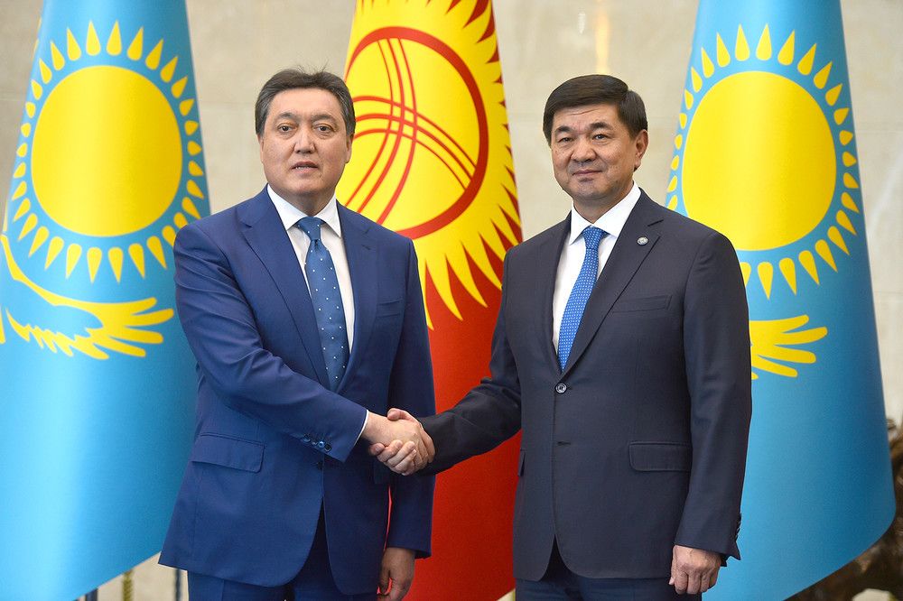 12 июля т.г. Премьер-министр Кыргызской Республики Мухаммедкалый Абылгазиев провел встречу с Премьер-министром Республики Казахстан Аскаром Маминым в расширенном кругу.