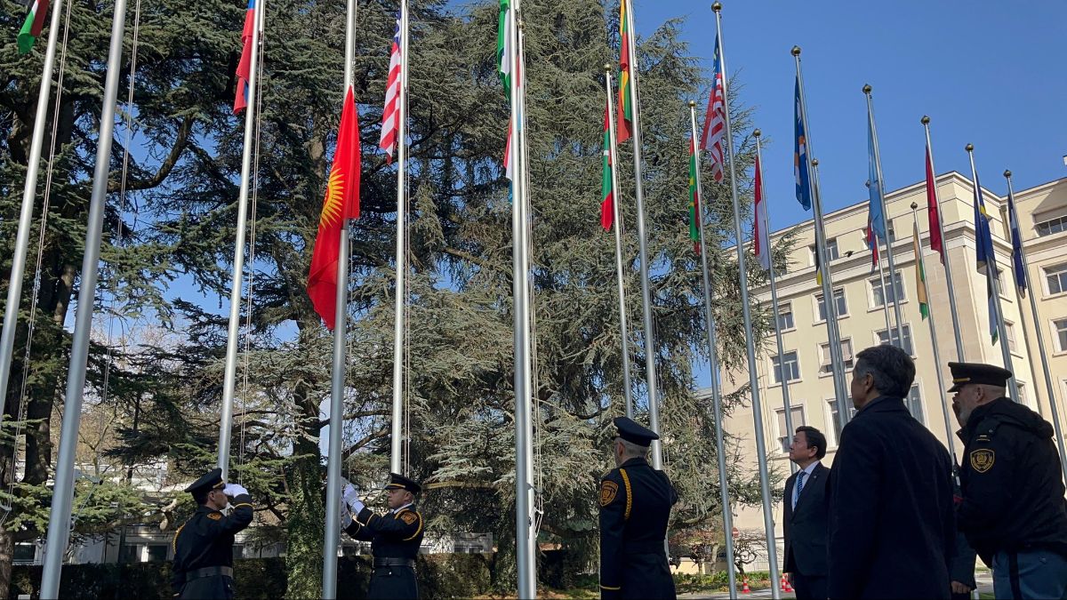 On February 29, 2024, Ambassador Omar Sultanov and the diplomatic staff of the Permanent Mission of the Kyrgyz Republic to the UN in Geneva took part in the national flag-raising ceremony of the Kyrgyz Republic at the UN Office in Geneva.
The ceremony was held in a solemn atmosphere with the participation of the UN Guard of Honor.