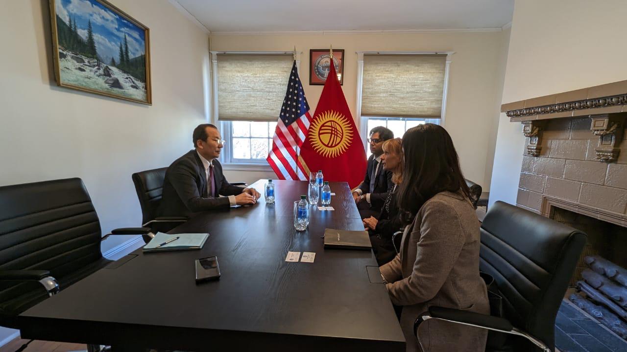 Посол КР в США Б.Аманбаев встретился с представителями американской компании «Space X»