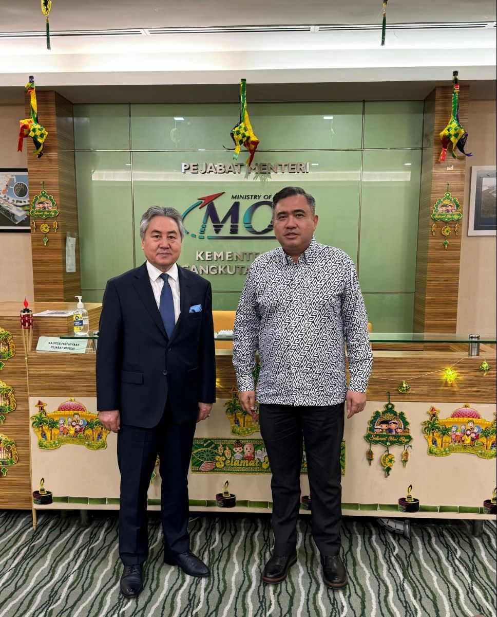 Minister of Foreign Affairs of the Kyrgyz Republic Zheenbek Kulubaev met with Minister of Transport of Malaysia Lok Siew Fook