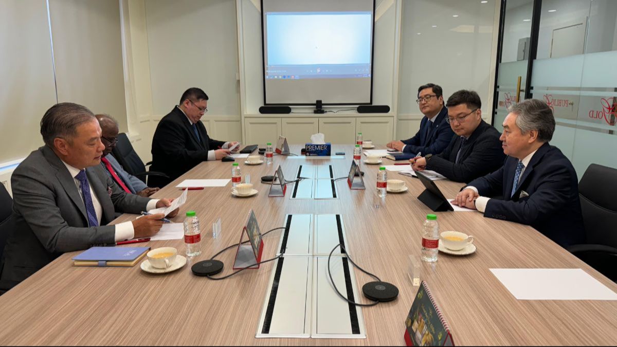 Министр иностранных дел Кыргызской Республики Жээнбек Кулубаев посетил малазийскую компанию «Public Gold»