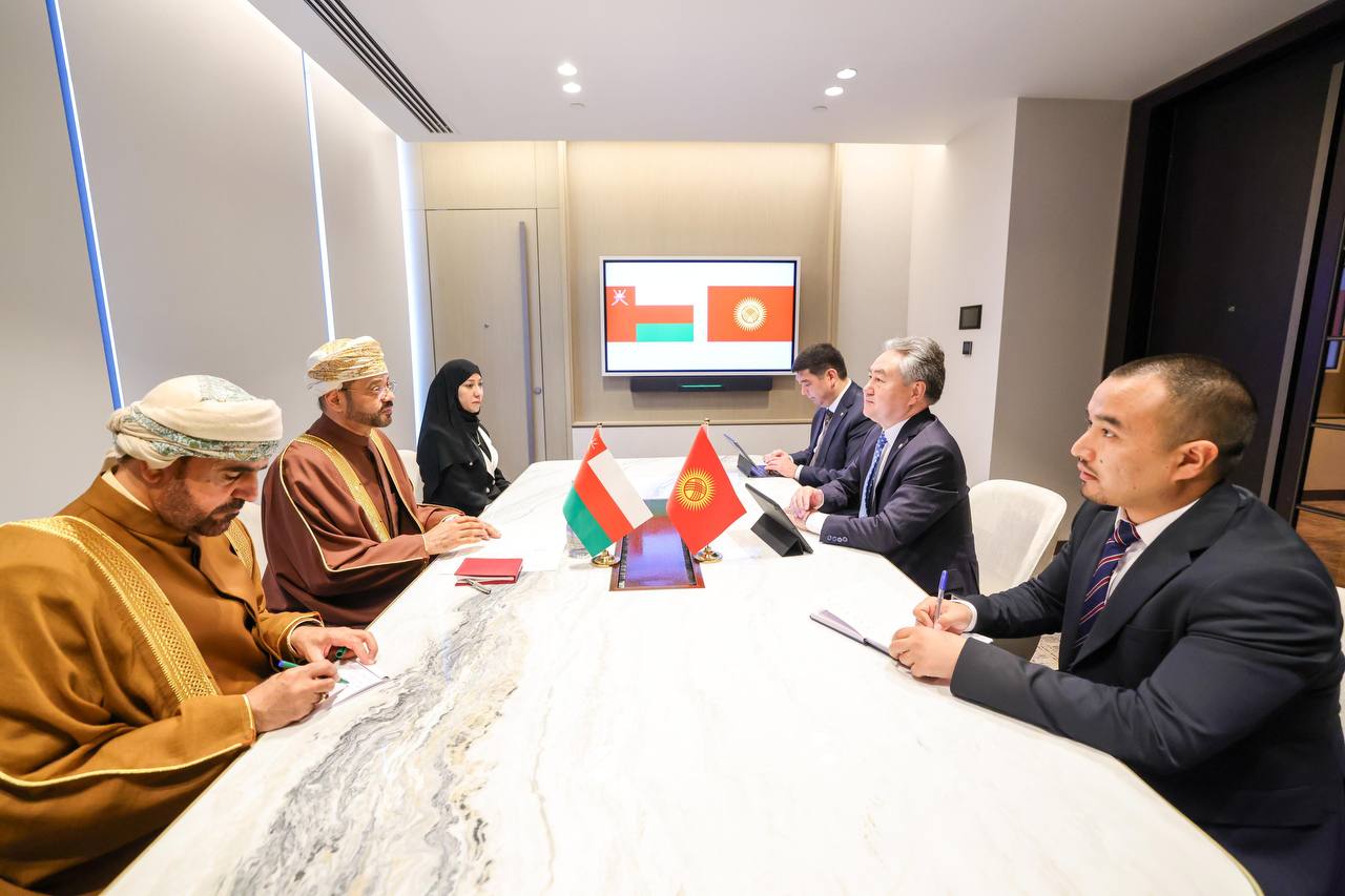 Состоялась встреча Министра Жээнбека Кулубаева с Министром иностранных дел Султаната Оман Саидом Альбусаиди