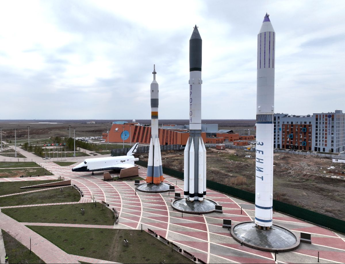 Президент Садыр Жапаров в Астане посетил Национальный космический центр «Казахстан гарыш сапары»
