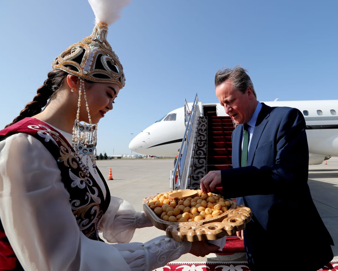 В Кыргызстан с официальным визитом прибыл Министр иностранных дел Великобритании Лорд Дэвид Кэмерон