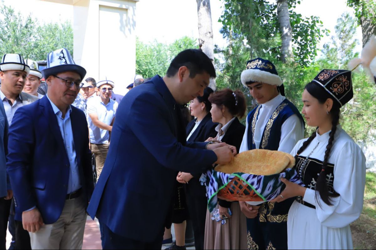 Посол Муса Джаманбаев посетил село Манас в Джизакской области Узбекистана, где проживают этнические кыргызы