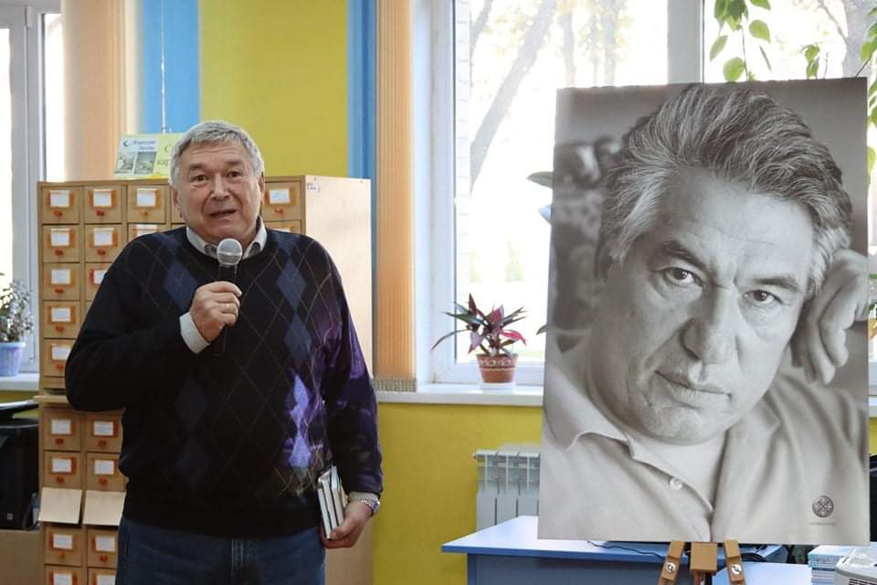 The Embassy of the Kyrgyz Republic in Ukraine on 13th of October 2019 within the framework of participation in the first international forum of translators “Kochur Fest” in Irpin and in order to popularize the kyrgyz culture organized presentation of O.Ibraimov’s book “C. Aitmatov. The last writer of the empire” and presented to the audience the works of Ch. Aitmatov (“The Kassandra Brand”, “When the Mountains Fall”) published in Kyiv in Ukrainian language in 2018 as part of the celebration of the 90th anniversary of Ch. Aitmatov.