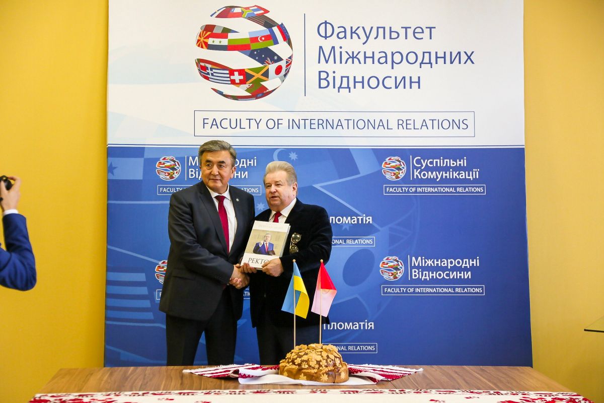 On October 23, 2019, at the Kyiv National University of Culture and Arts, Ambassador Extraordinary and Plenipotentiary of the Kyrgyz Republic to Ukraine Zh. Sharipov gave a lecture for students of the faculty of international relations on the topic: “The History of the Formation of Kyrgyz Statehood and its Diplomacy”, dedicated to the 75th anniversary of establishment of Ministry of Foreign Affairs of the Kyrgyz Republic.