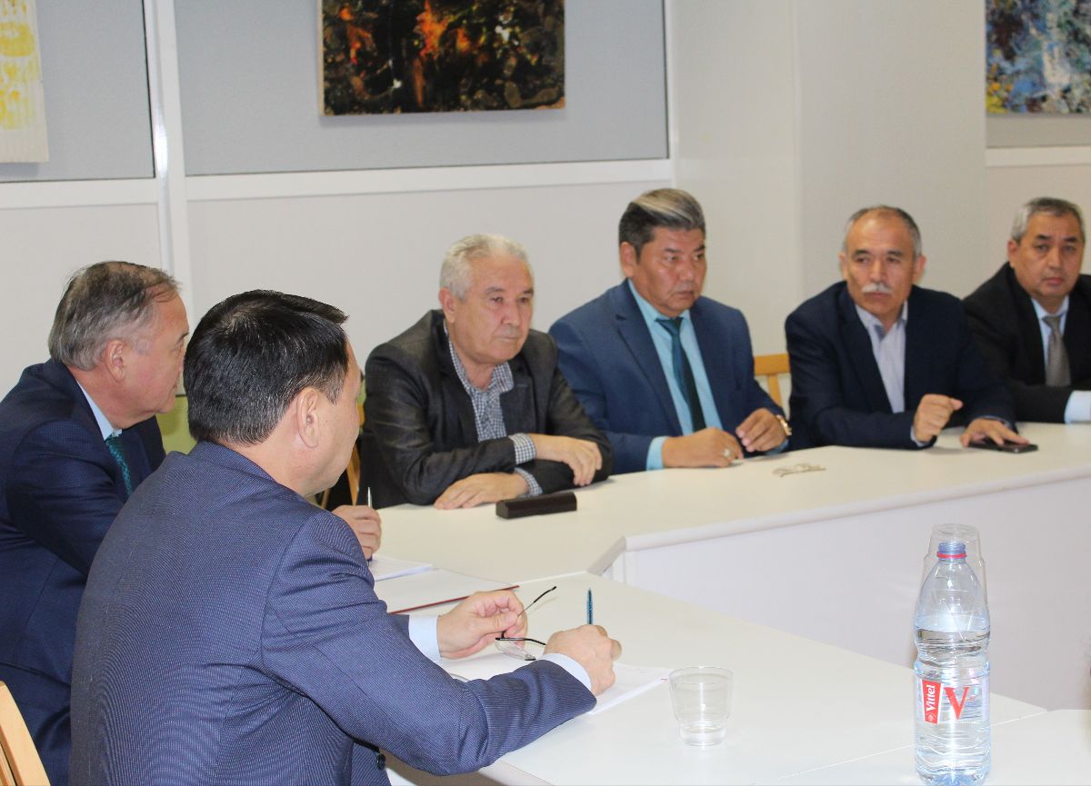 О встрече Генерального консула Кыргызской Республики в
г. Екатеринбург Р. Бийбосунова с соотечественниками, проживающими в Свердловской области
