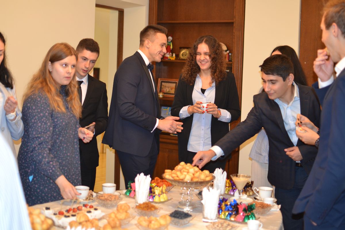 On 24th of October, 2019, on the occasion of the celebration of the 75th anniversary of the founding of the Ministry of Foreign Affairs and the Day of the diplomatic worker of the Kyrgyz Republic, Ambassador Extraordinary and Plenipotentiary of the Kyrgyz Republic to Ukraine Zh. Sharipov met with students of the Kyiv Institute of International Relations and Law of Kyiv National University named after T. Shevchenko. The Institute is a forge of Ukrainian diplomats.