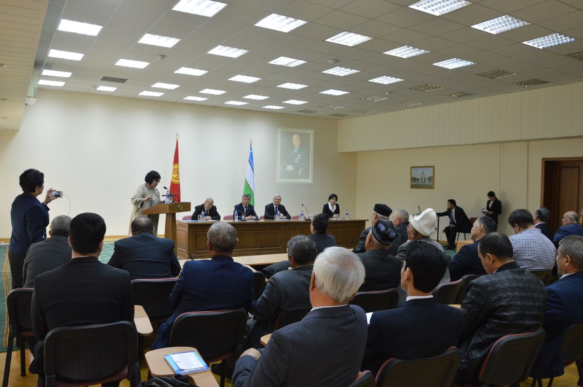 On November 5th, 2019, the Embassy of the Kyrgyz Republic in the Republic of Uzbekistan, within the support of the University of World Economy and Diplomacy of Uzbekistan, conducted a round table dedicated to the memory of the prominent statesman and public figure of the Kyrgyz Republic, first Ambassador of the Kyrgyz Republic to the Republic of Uzbekistan Batyraly Sydykov. The event was attended by government and public figures of Kyrgyzstan and Uzbekistan, familiar with Batyraly Sydykov and his activities,
As part of the round table, a photo exhibition was also dedicated to the 80th anniversary of Batyraly Sydykov and the 75th anniversary of the establishment of the Ministry of Foreign Affairs of the Kyrgyz Republic, as well as a video about the life and work of Batyraly Sydykov was shown.
The round table was started within the welcoming speech of the Ambassador of Kyrgyzstan to Uzbekistan Ibrahim Dzhunusov, Vice-Rector for International Relations of the University of World Economy and Diplomacy of Uzbekistan Saidmukhtar Saidkasymov, public figure of Kyrgyzstan, chairman of the «Kurmanzhan Datka» Foundation Zhyldyzkan Zholdosheva, Head of the Department for Social Development Saltanat Amanova. Executive Director of the Uzbekistan-Kyrgyzstan Friendship Society Zukhritdin Isamutdinov and head of the «Chyngyz Aitmatov» сenter at the National University of Uzbekistan, Ahmadjon Meliboev were provided an opportunity to give a speech.
During the round table, participants shared their memories about Batyraly Sydykov, noting especially his activities as ambassador of Kyrgyzstan to Uzbekistan and his significant role in the establishment and strengthening of Kyrgyz-Uzbek relations.
