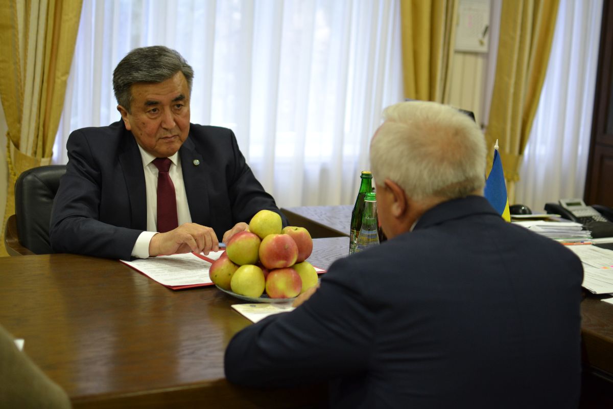 On November 27, 2019, at the initiative of the Embassy of the Kyrgyz Republic, a meeting was held between the Extraordinary and Plenipotentiary Ambassador of the Kyrgyz Republic in Ukraine Zh. Sharipov and the President of the National Academy of Agrarian Sciences of Ukraine Y. Gadzalo.
