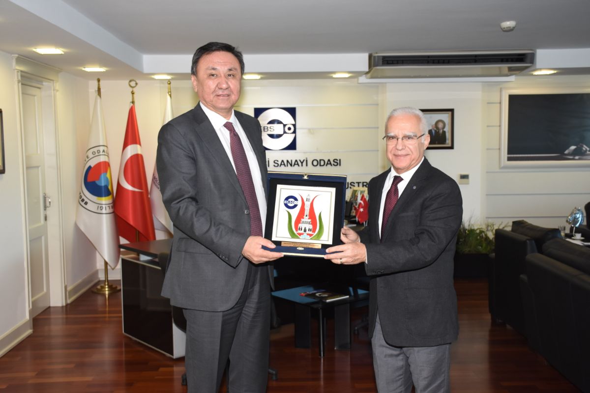 On January 30-31, 2020, the Ambassador Extraordinary and Plenipotentiary of the Kyrgyz Republic to the Republic of Turkey Kubanychbek Omuraliev paid a working visit to Izmir city.
Ambassador Kubanychbek Omuraliev met with the First Vice Mayor of Izmir Mustafa Ozuslu