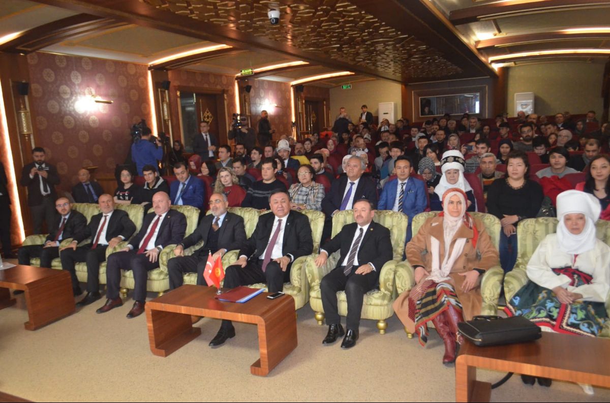 At the event, On February 1, 2020, the Embassy of the Kyrgyz Republic with the Associatıon for Local Thought organized the Commemorative event called “The First General Woman of Asia” dedicated to the historical woman Kurmanjan Datka in the building of Turkish Historical Society in Ankara.
