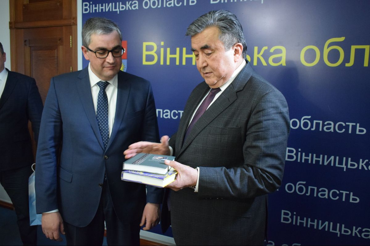 On February 4, 2020, during a working trip to participate in the Kyrgyz-Ukrainian sectoral business forum on light industry, the meeting of the Ambassador Extraordinary and Plenipotentiary of the Kyrgyz Republic to Ukraine Zhusupbek Sharipov with the Chairman of the Vinnitsa Regional State Administration V. Skalsky, the Mayor of Vinnitsa S. Morgunov and Deputy Head of the Regional Council I. Khmel.