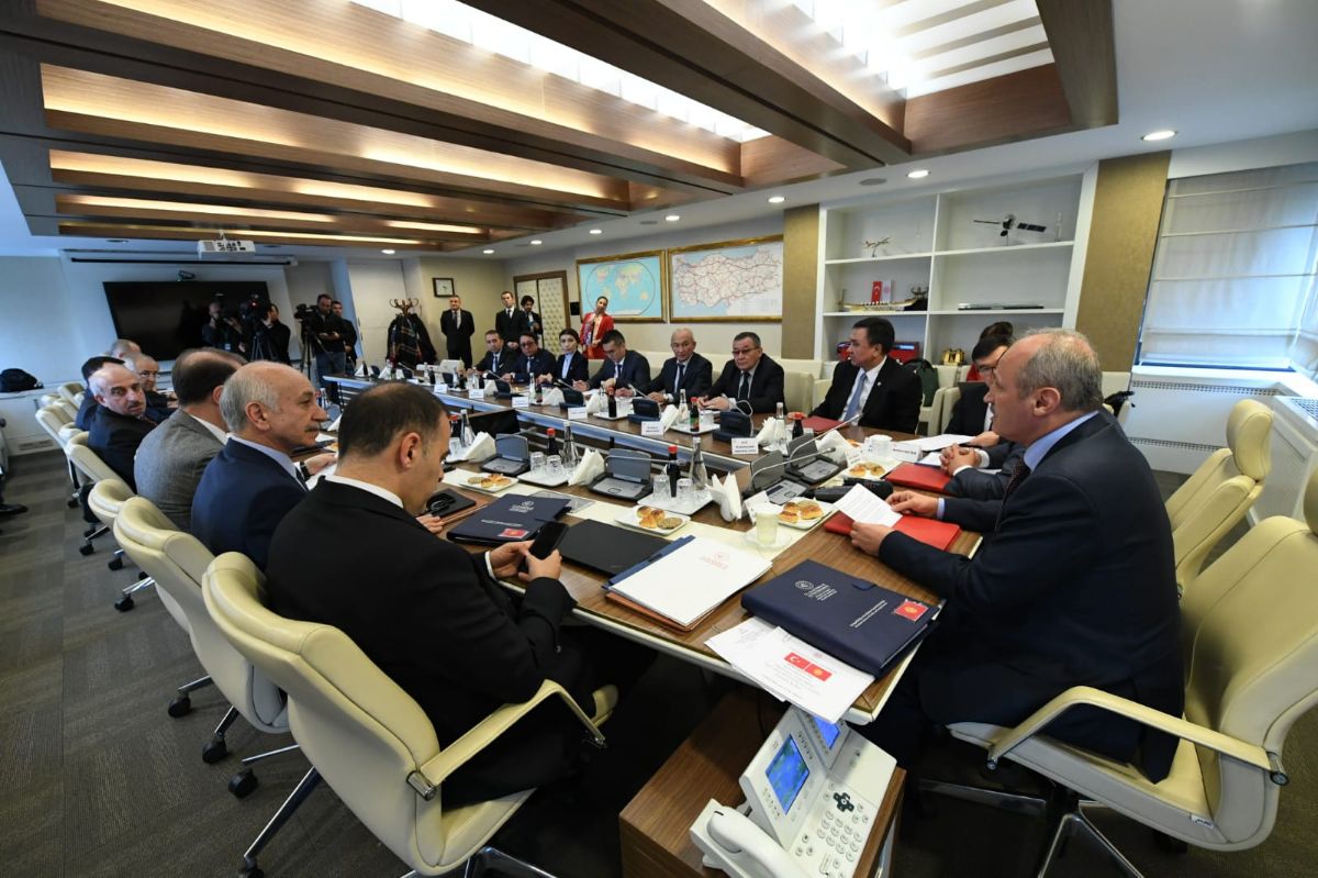 5 февраля 2020 г. состоялась встреча Министра транспорта и дорог КР Жаната Бейшенова c Министром транспорта и инфраструктуры ТР Мехмет Жахит Турханом.
