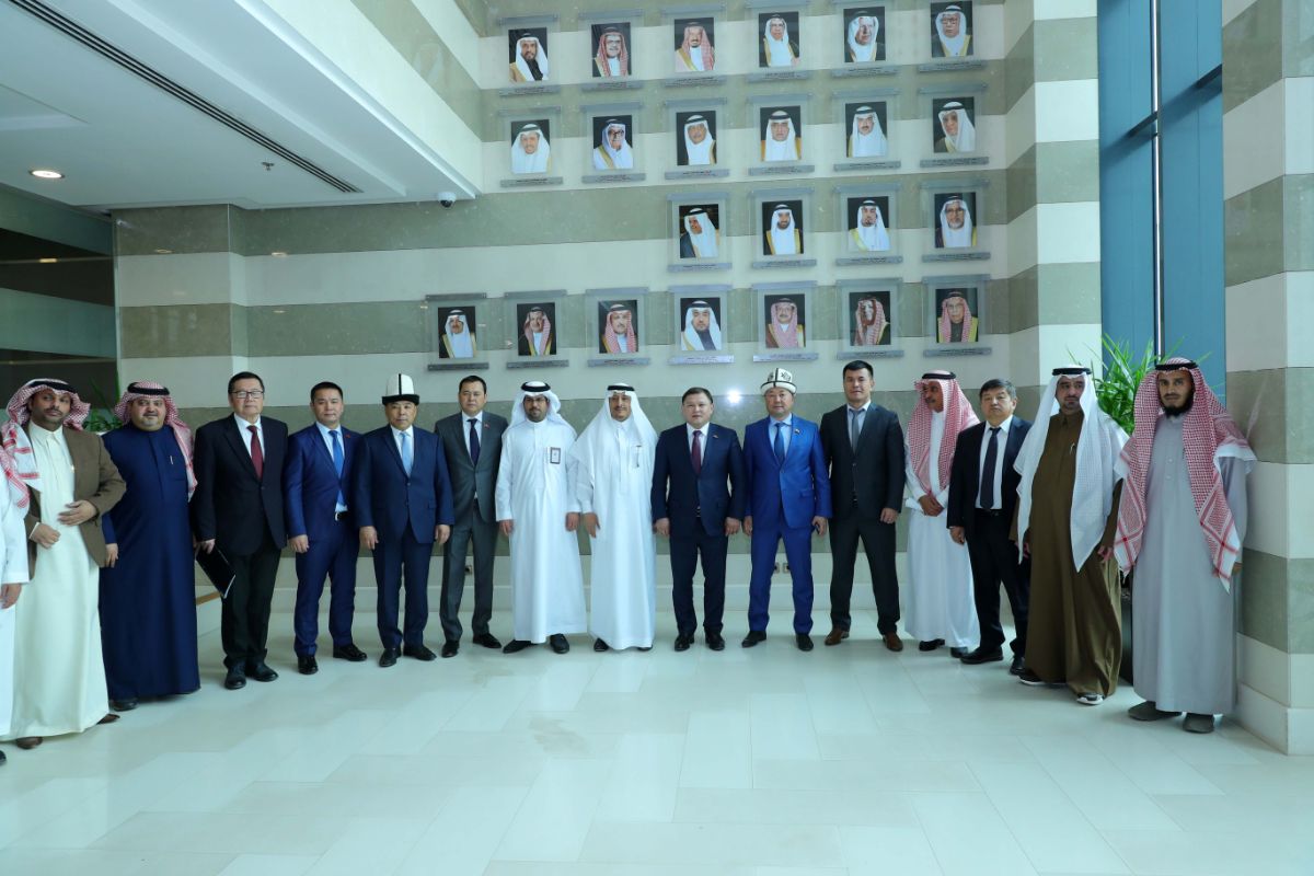 Торага Жогорку Кенеша Дастанбек Джумабеков в Саудовской Аравии встретился с руководством Торговой палаты и представителями бизнеса