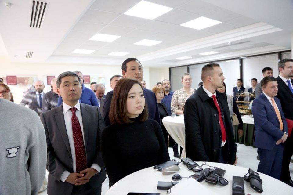 19 февраля 2020 года в г.Бишкек состоялась церемония открытия Посольства Венгрии в Кыргызской Республике с участием Министра иностранных дел КР Чингиза Айдарбекова и Министра иностранных дел и торговли Венгрии Петера Сийярто.