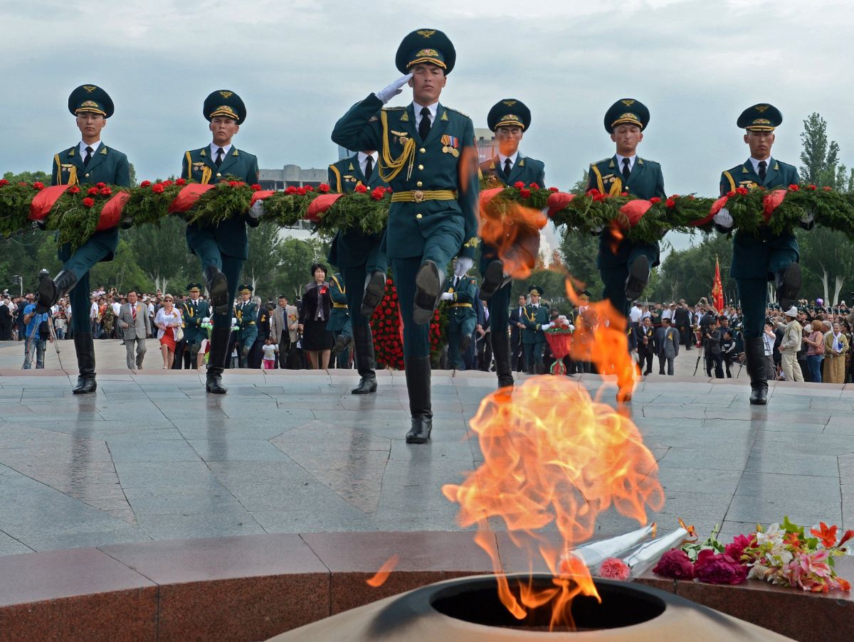 Büyükelçi Kubanıçbek Ömüraliyev ''Büyük Zafer Günü'' münasebeti ile kutladı.