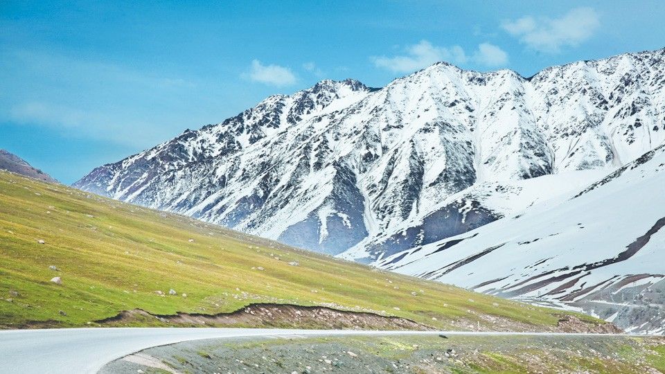 Кыргызстан - одно из самых красивых мест в Центральной Азии, большую часть его территории составляют горы.