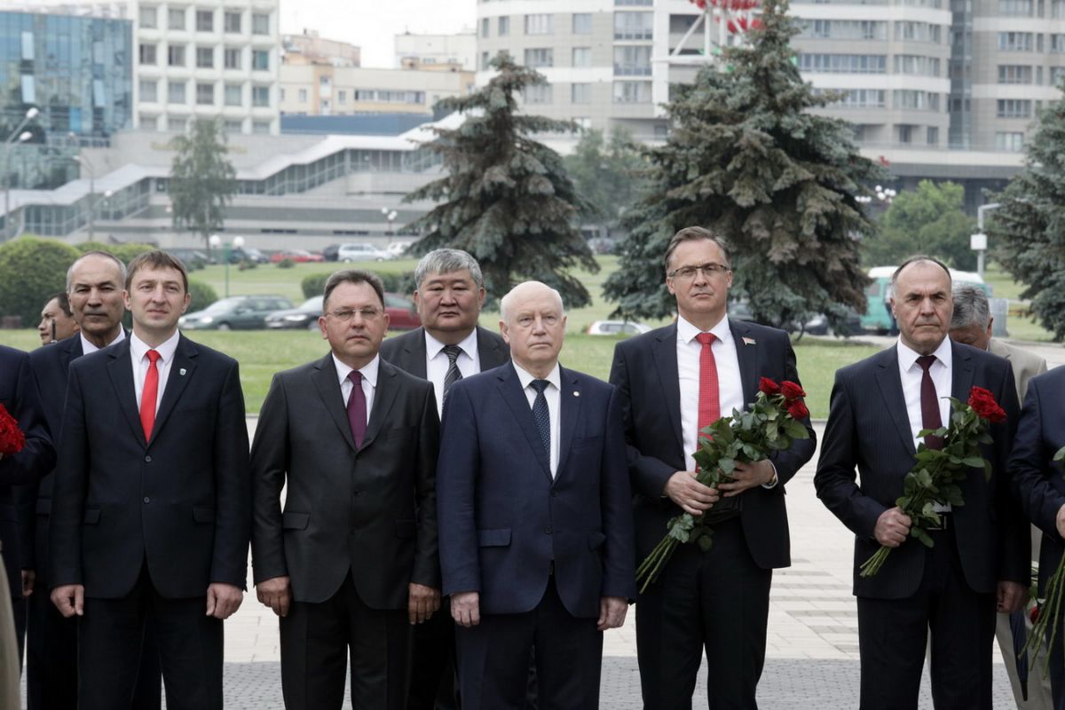 В Минске прошла церемония открытия Аллеи Дружбы в честь 75-летия Победы в Великой Отечественной войне 1941–1945 годов