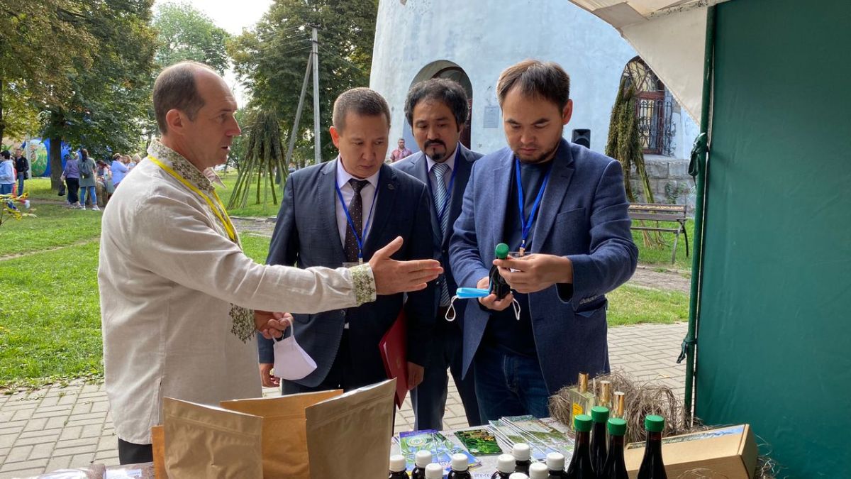26-28 серпня 2020 року, за ініціативи Посольства Киргизької Республіки в Україні, Асоціація луб'яних культур Киргизстану прийняла  участь в VI-й Міжнародній науково-практичній конференції «Інновації в Коноплярстві 2020»,  що проходила в місті Глухів.