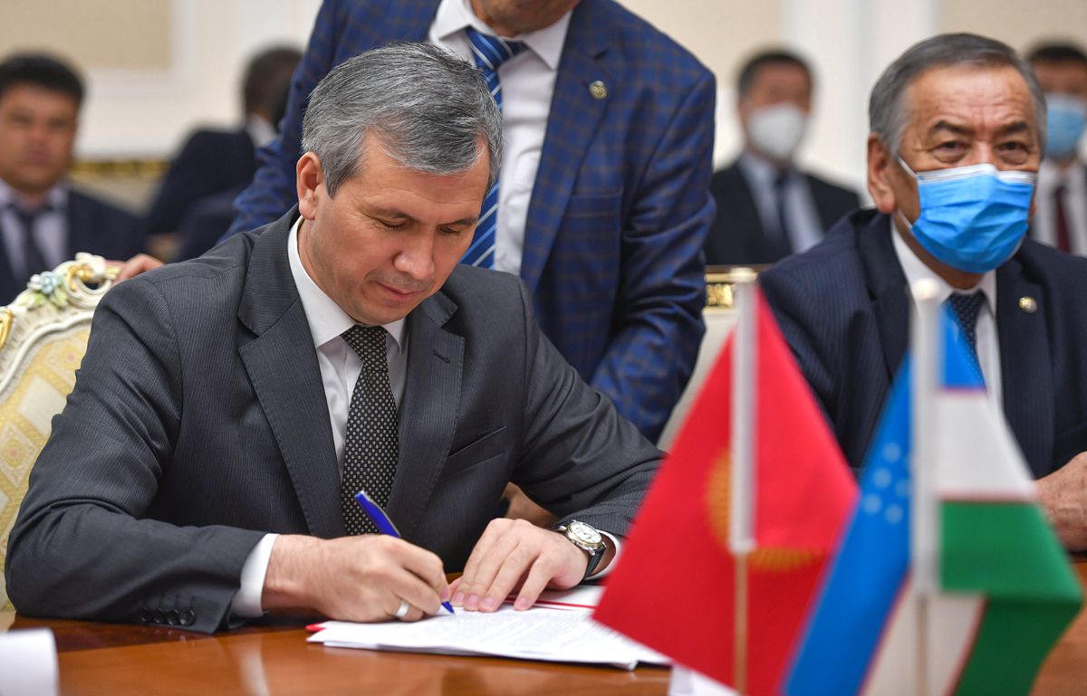 По итогам переговоров правительственных делегаций Кыргызской Республики и Республики Узбекистан по делимитации и демаркации кыргызско-узбекской государственной границы в городе Ташкент подписано два протокола. 