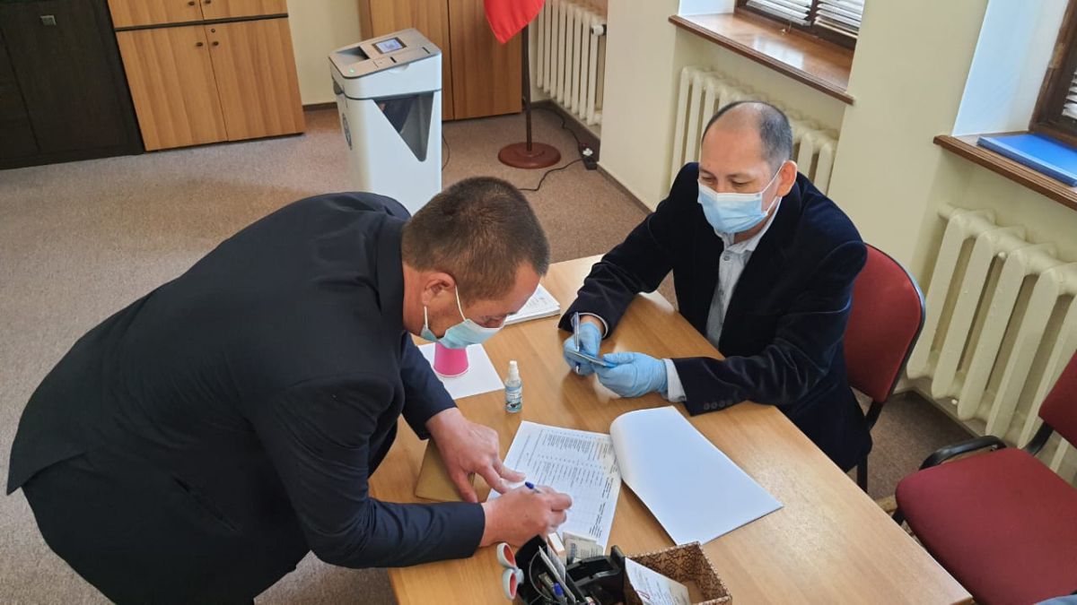 On 4th of October, 2020, at 08-00 local time, polling station No. 9022 was opened in the building of the Embassy of the Kyrgyz Republic in Ukraine. The polling station will be open until 20-00.