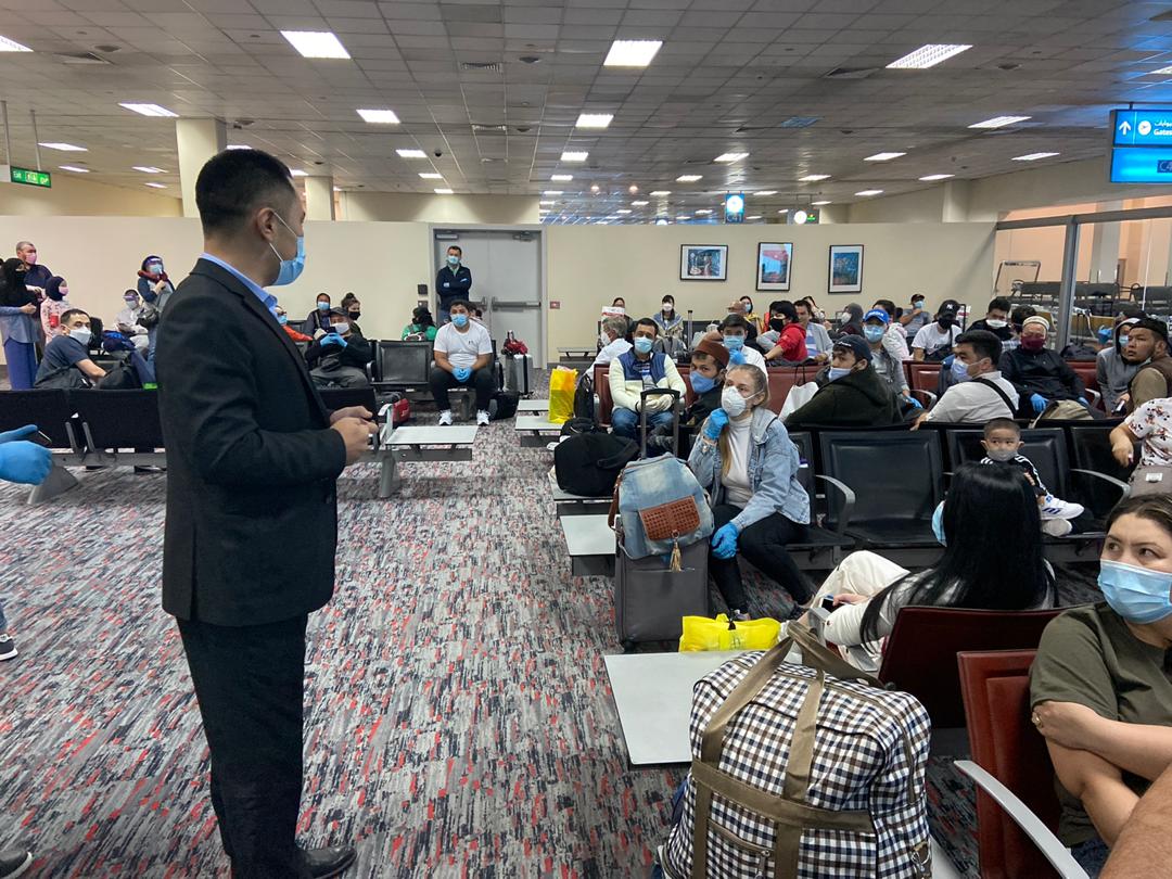 24 июля 2020 года в Кыргызстан благополучно прибыл очередной вывозной рейс авиакомпании «Fly Dubai» по маршруту «Дубай – Бишкек», которым в Кыргызстан возвращены 142 граждан Кыргызской Республики, включая малолетних детей из Объединенных Арабских Эмиратов.