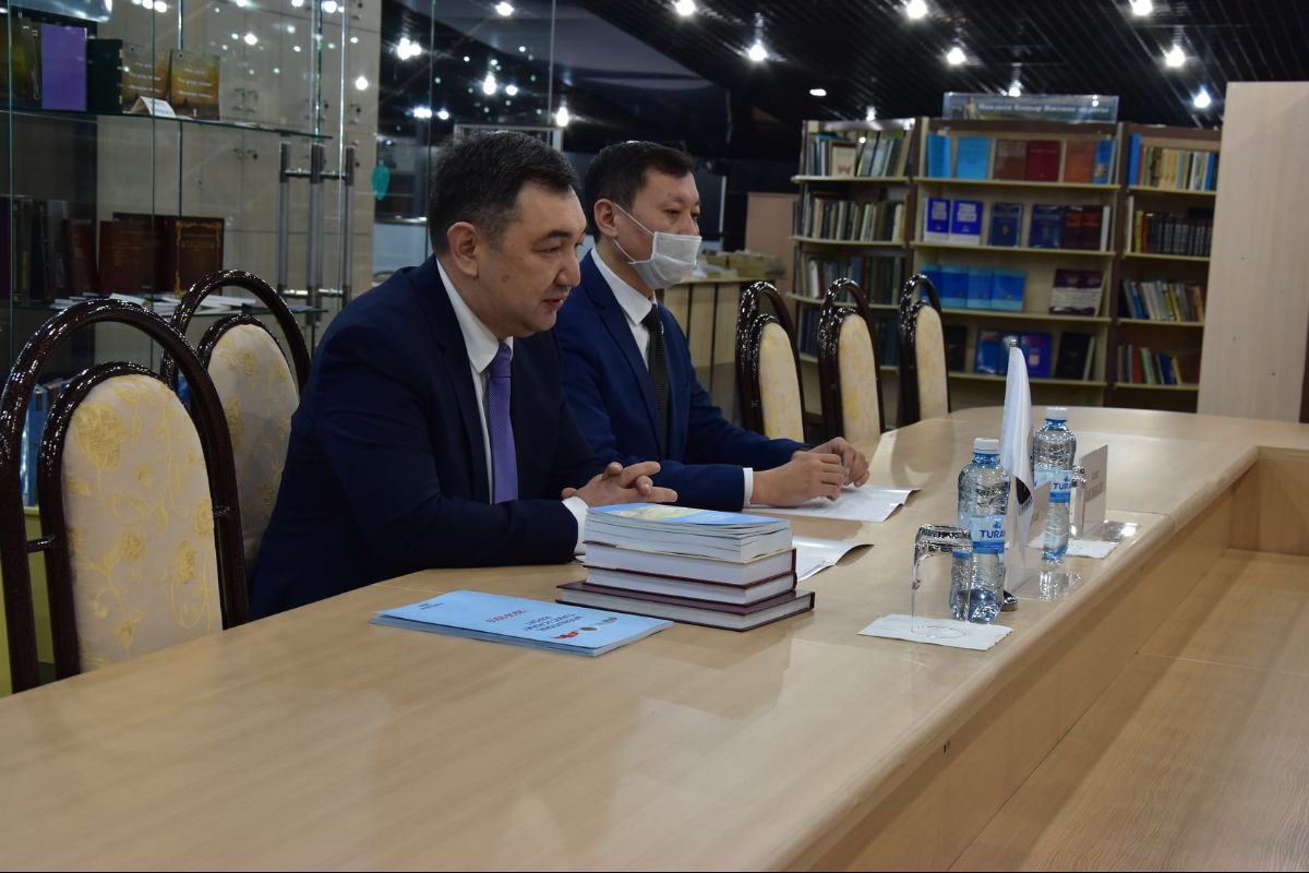 30 октября 2020 г. Министр иностранных дел Кыргызской Республики Руслан Казакбаев в рамках визита в Республику Казахстан посетил Международную Тюркскую академию. 