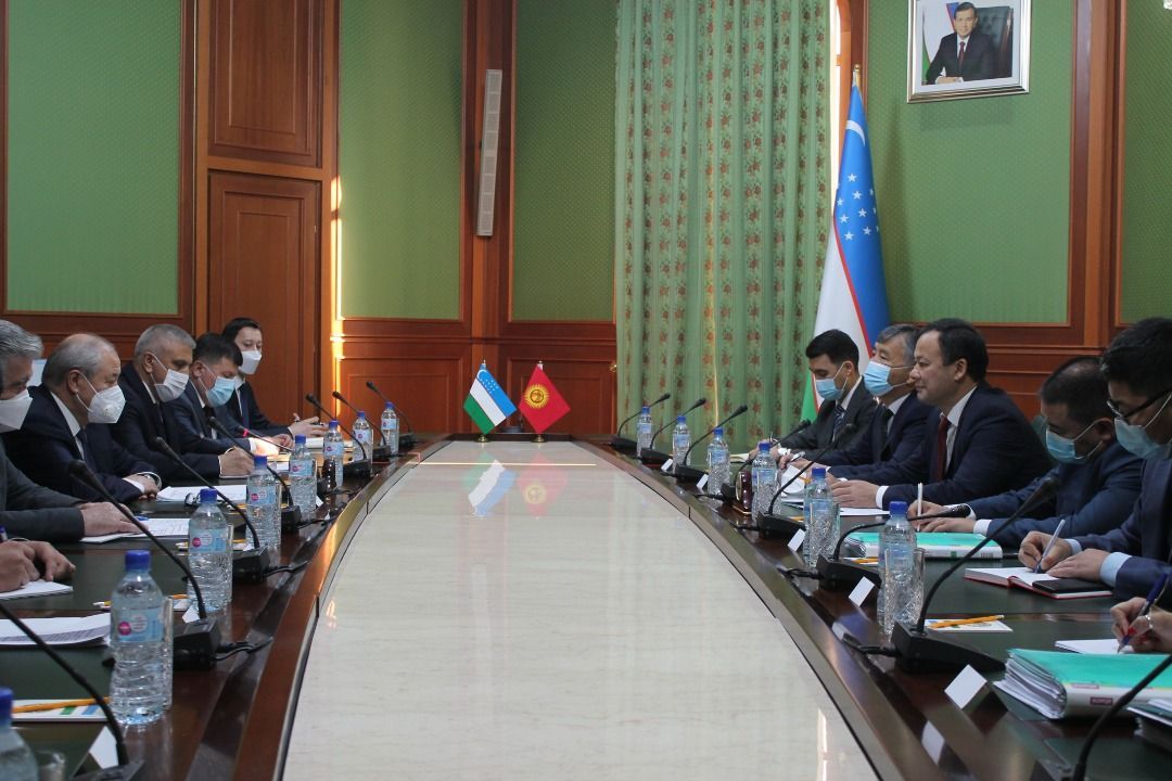 5 ноября 2020 года в городе Ташкент состоялась встреча Министра иностранных дел Кыргызской Республики Руслана Казакбаева с Министром иностранных дел Республики Узбекистан Абдулазизом Камиловым.