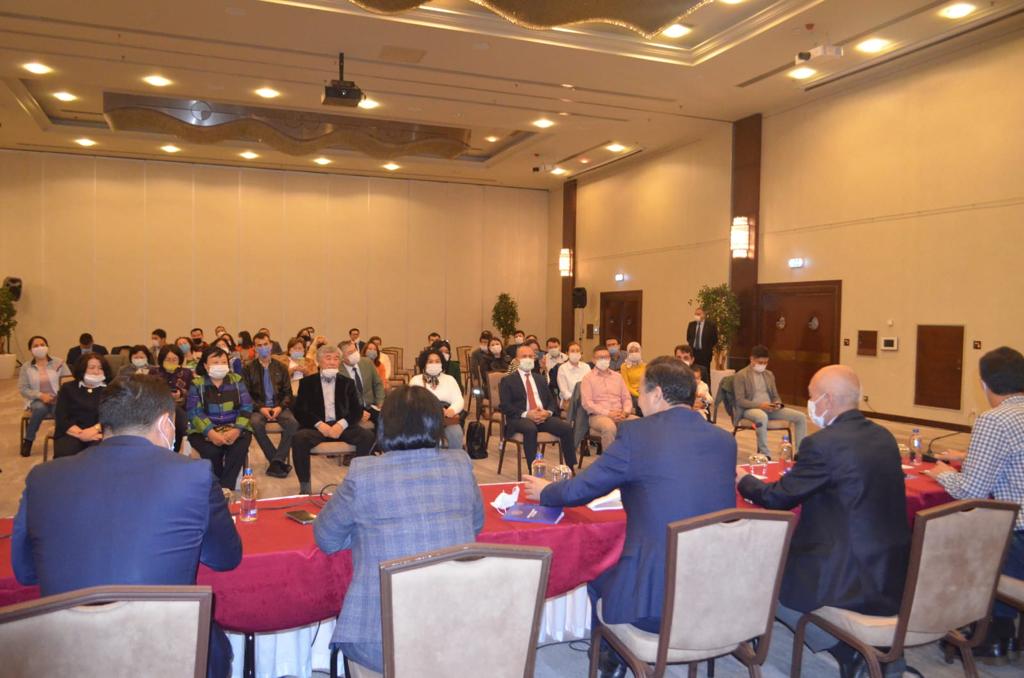 Kırgız Cumhuriyeti Dışişleri Bakanı Ruslan Kazakbayev'in Türkiye'de yaşayan vatandaşlarla ve etnik Kırgızlarla görüştü