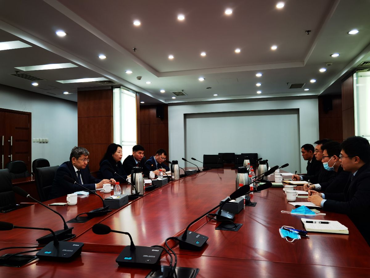On November 24, 2020, the Embassy of the Kyrgyz Republic in the PRC held a Round table with the Institute of Eurasia of the China Institute of Contemporary International Relations on the topic: “Current situation and prospects of development of Kyrgyz-Chinese relations”.
