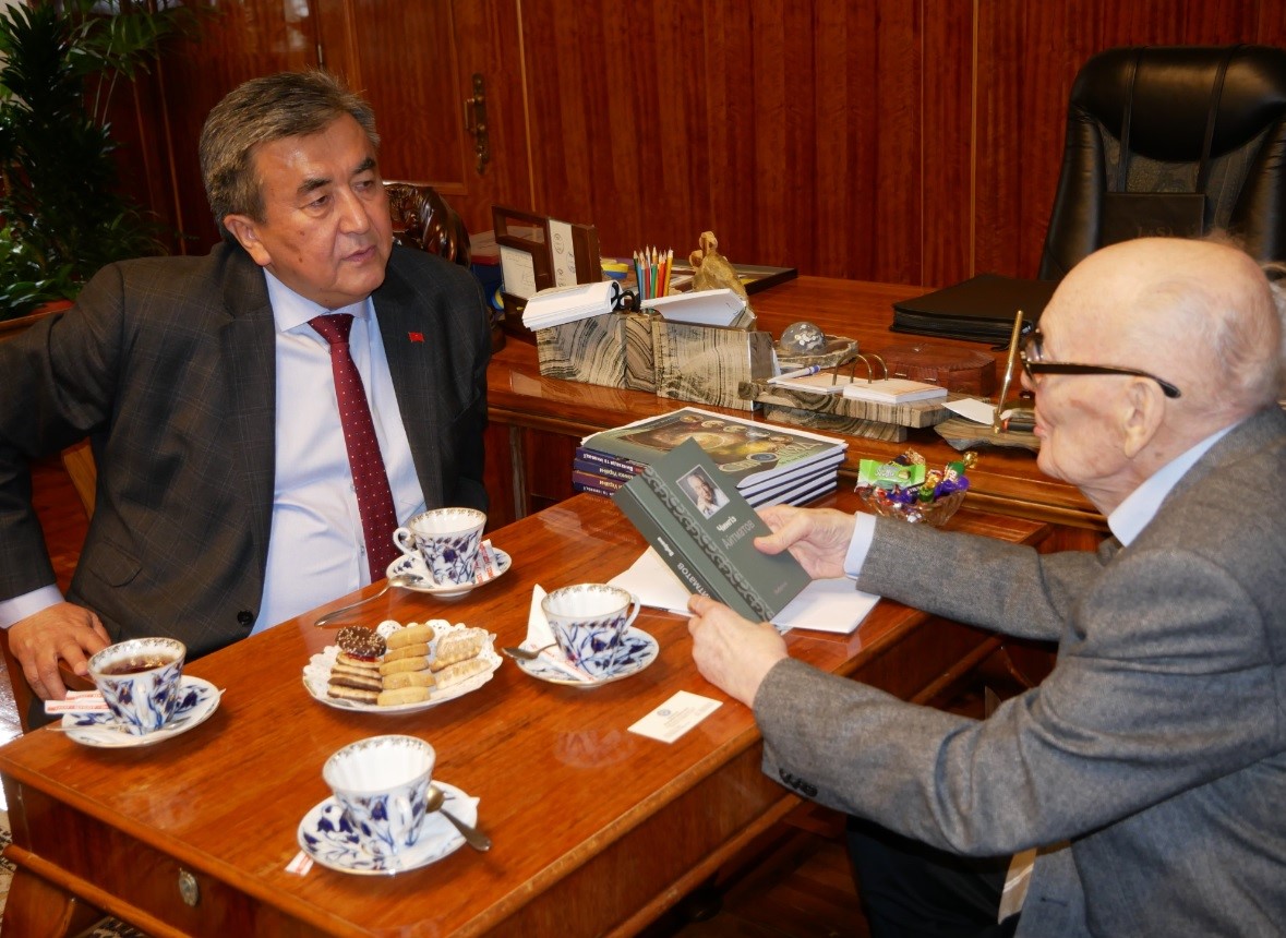 3 октября т.г. по инициативе Посольства Кыргызской Республики в Украине состоялась ознакомительная встреча Чрезвычайного и Полномочного Посла Кыргызской Республ