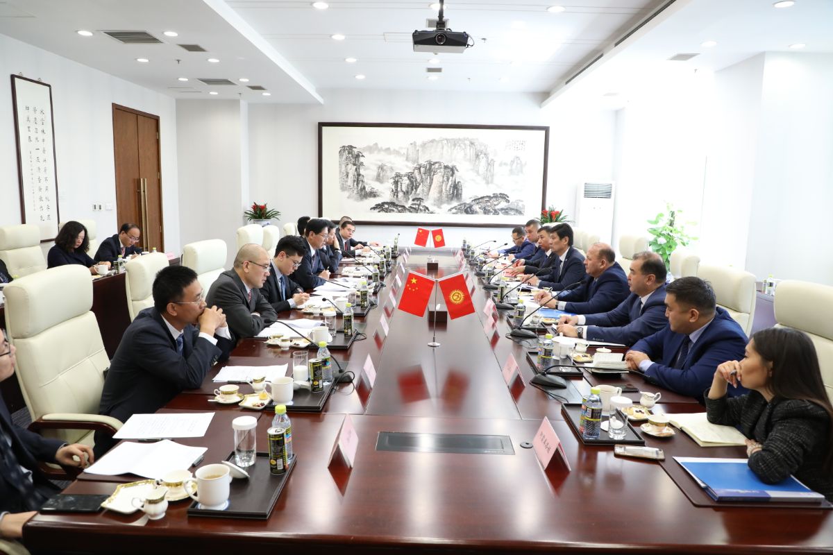 В г.Пекин состоялось 3-е заседание кыргызско-китайской объединенной рабочей группы по обеспечению безопасности совместного строительства «Одного пояса-одного пути»