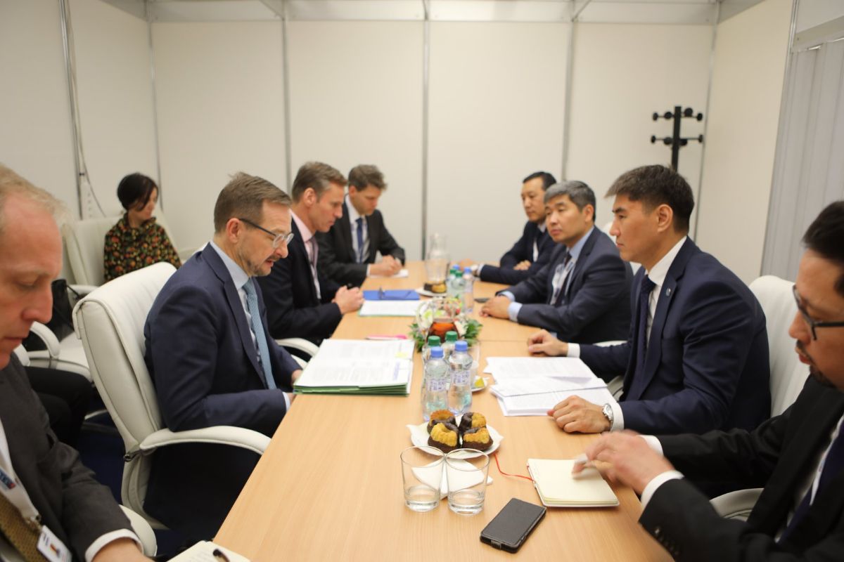 Министр Ч.Айдарбеков провел двусторонние встречи с Главами институтов ОБСЕ