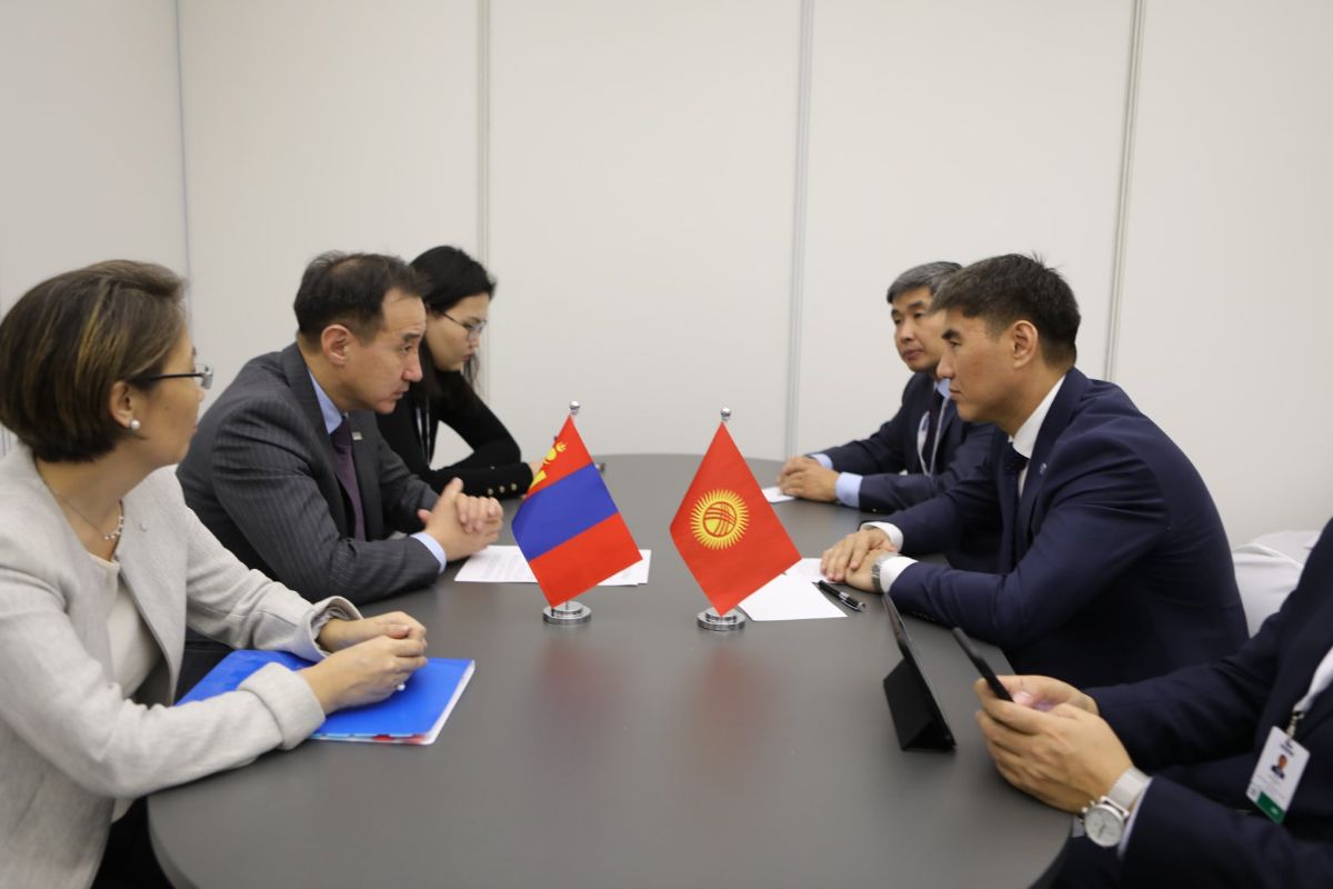 Состоялись двусторонние встречи Министра Ч.Айдарбекова с Министром иностранных дел Монголии и Главой швейцарской делегации