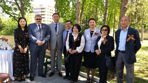 2019-жылдын 1-майында Кыргыз Республикасынын Түркиядагы Элчилиги 9-май Жеӊиш күнүн майрамдоого арналган иш-чарага катышты