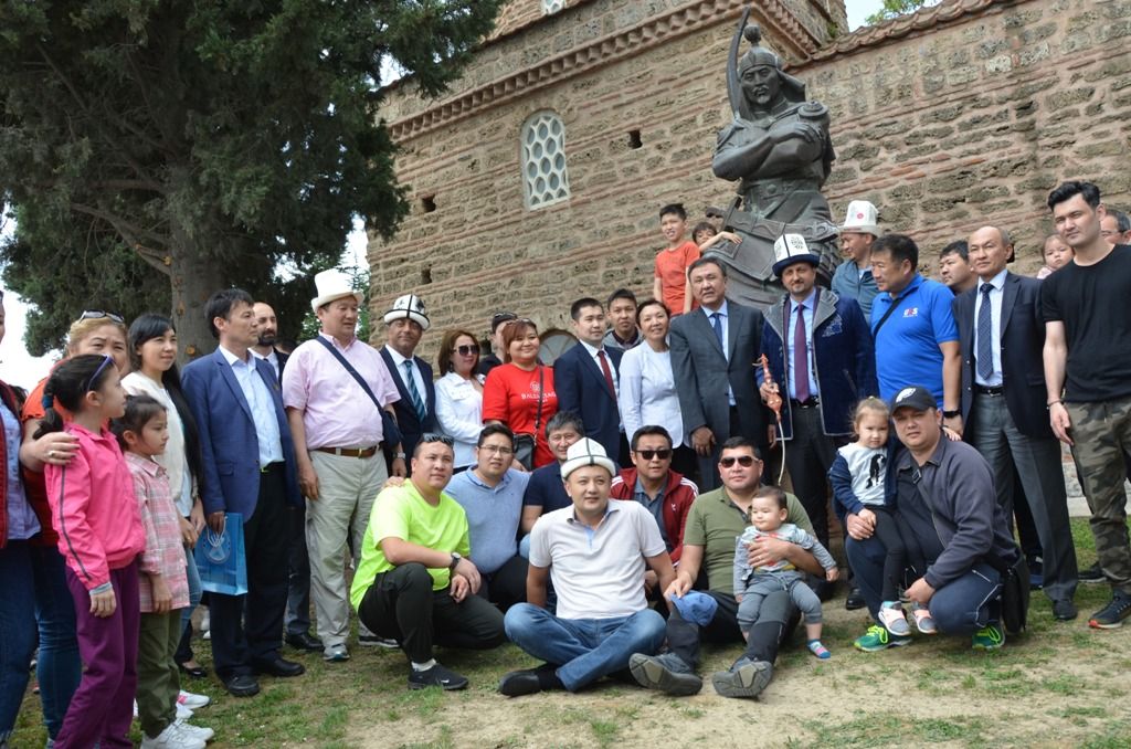 On May 5, 2019, the Kyrgyz Society of Culture and Friendship in Istanbul, with the assistance of the Embassy of the Kyrgyz Republic in Turkey, organized a memorial event at the Kyrgyz Türbesi Memorial in Iznik, which was attended by citizens of the Kyrgyz Republic living in Istanbul, Ankara, Bursa and others cities of Turkey, as well as representatives of local authorities