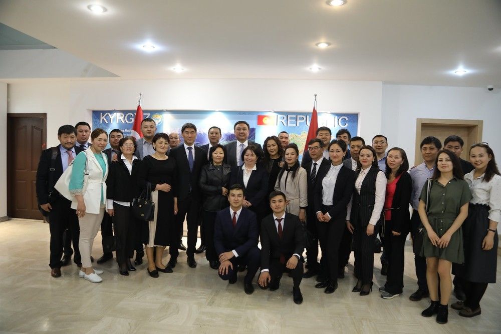 Министр Ч.Айдарбеков встретился с соотечественниками, проживающими в Турции