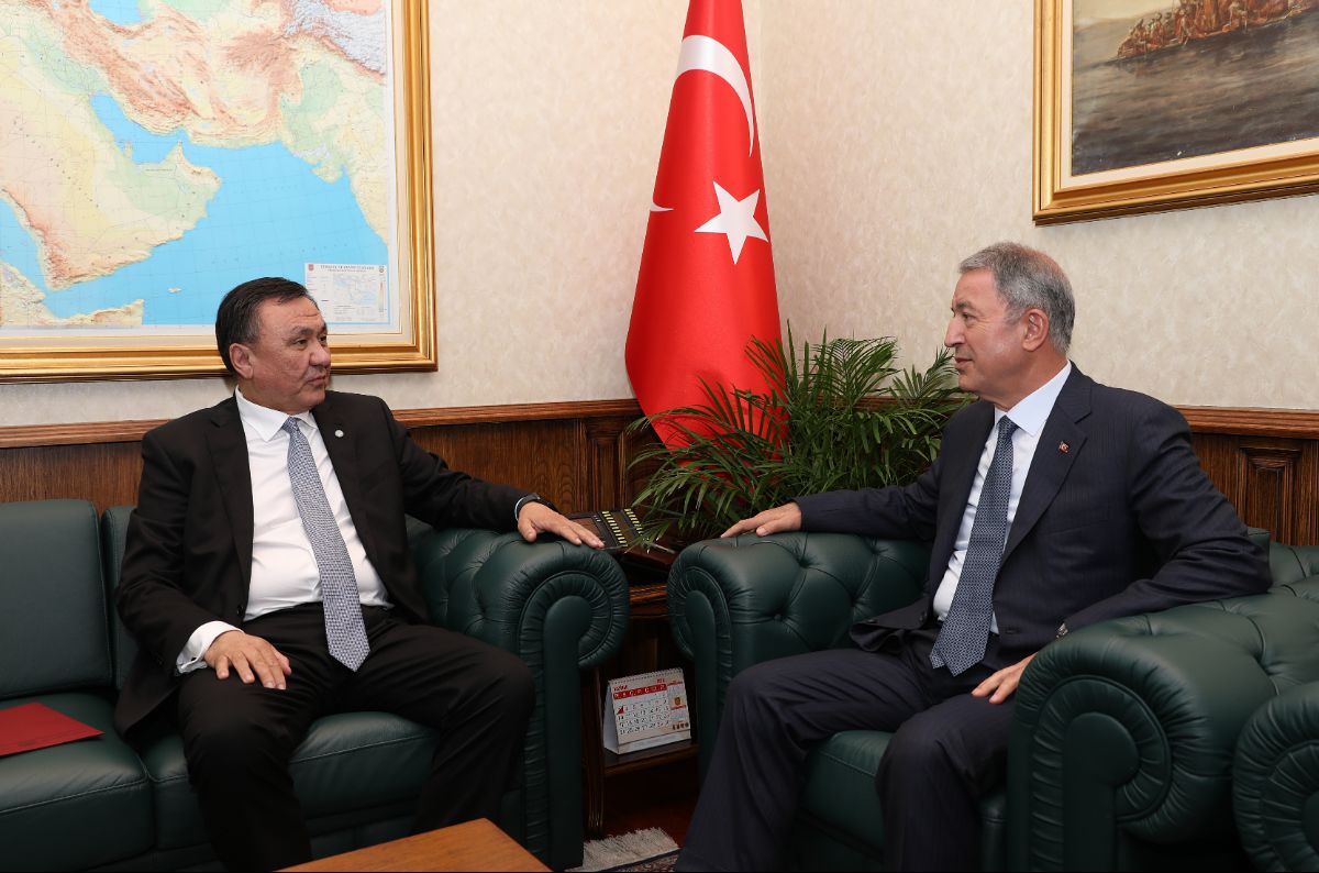 There was the meetıng of Ambassador Extraordinary and Plenipotentiary of the Kyrgyz Republic to the Republic of Turkey Kubanychbek Omuraliev with the Minister of National Defense of the Republic of Turkey Hulusi Akar