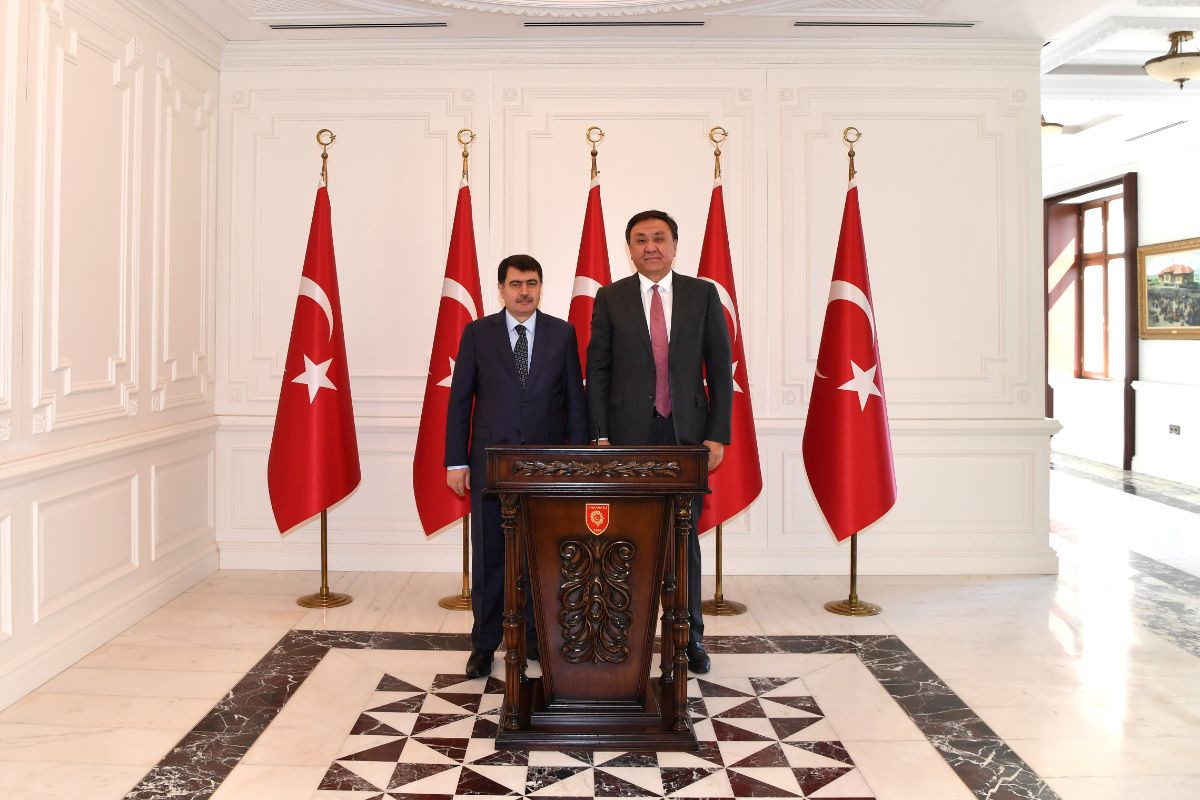 2019-10-09 With the governor of Ankara V. Şahin