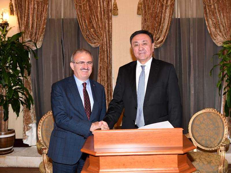 2019-10-15 With the Governor of Antalya Munir Karaoğlu