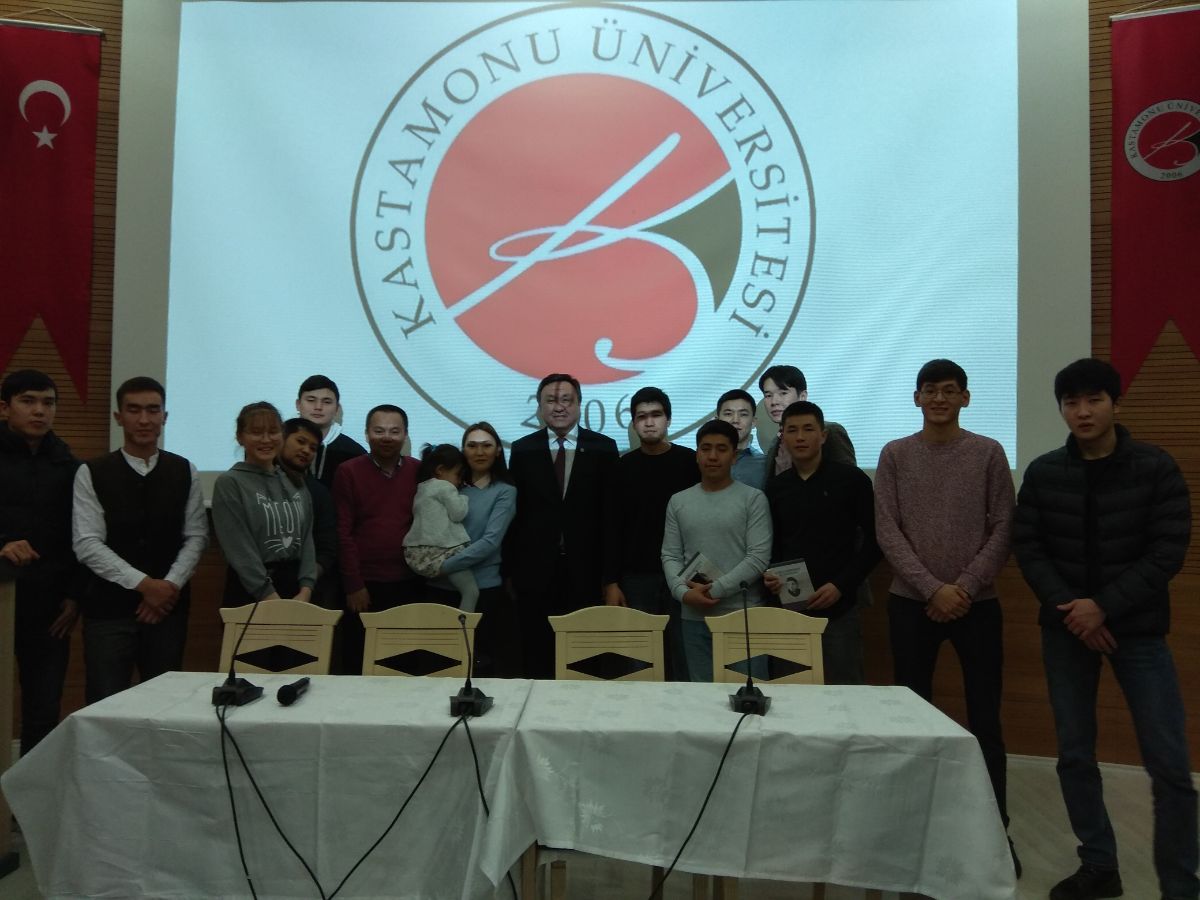 2020-02-07 With Kyrgyz students in Kastamonu 