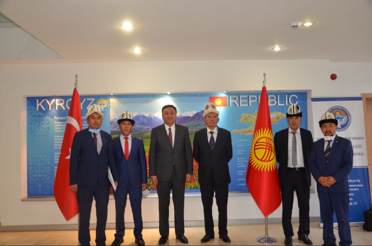 2020-06-17 With ethnic Kyrgyzs from Van province 