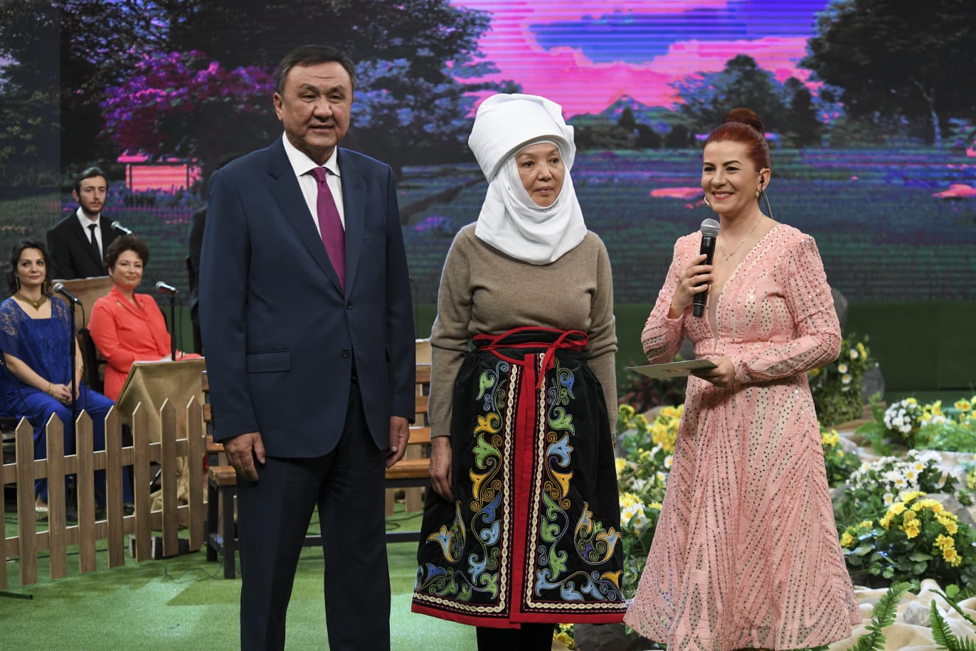 28.03.2021 Ambassador of the Kyrgyz Republic Kubanychbek Omuraliev told abou Nooruz on the channel TRT Avaz